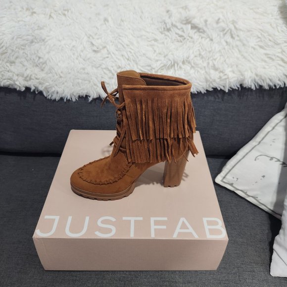 Brand New Camel Fringed Booties - Picture 2 of 4